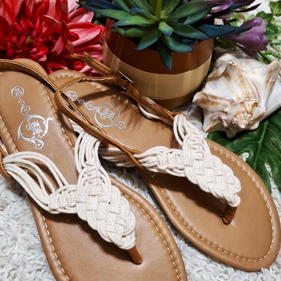 Sole Mates Brand, Flat Shoes Sandals Thongs. Tan Off-White Macramé. Size M 7/8 - Picture 3 of 12